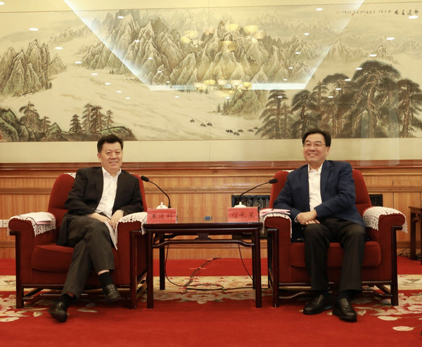 人保集团与青海省人民政府签署战略合作框架协议 新再保险